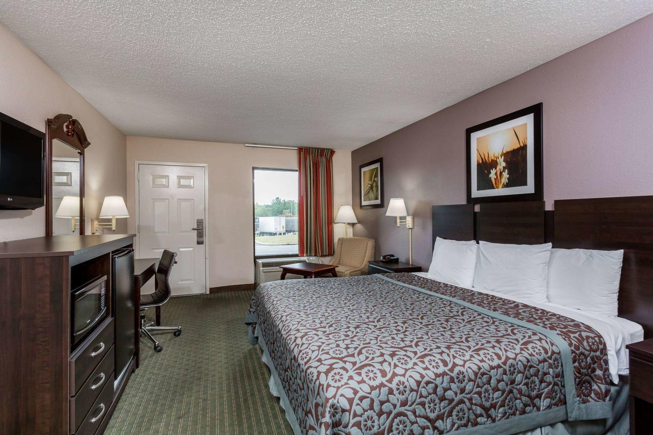 Days Inn By Wyndham Lugoff Esterno foto