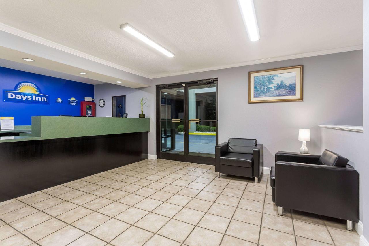 Days Inn By Wyndham Lugoff Esterno foto
