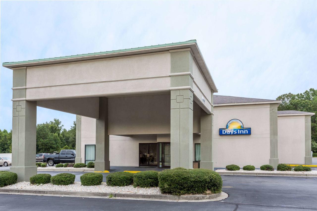 Days Inn By Wyndham Lugoff Esterno foto